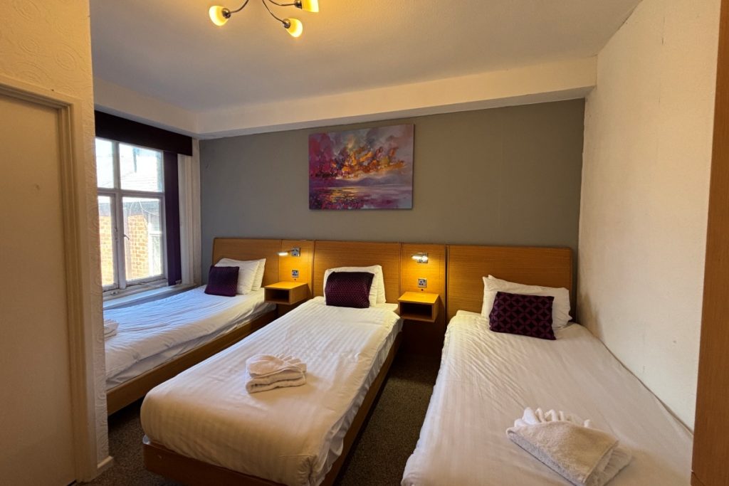 triple room 1200x800 1